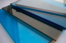 Поликарбонат монолитный: преимущества и применение