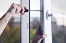 Регулировка пластиковых окон своими руками: когда стоит обращаться к профессионалам