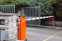 Откидной шлагбаум с пультом: удобство и безопасность